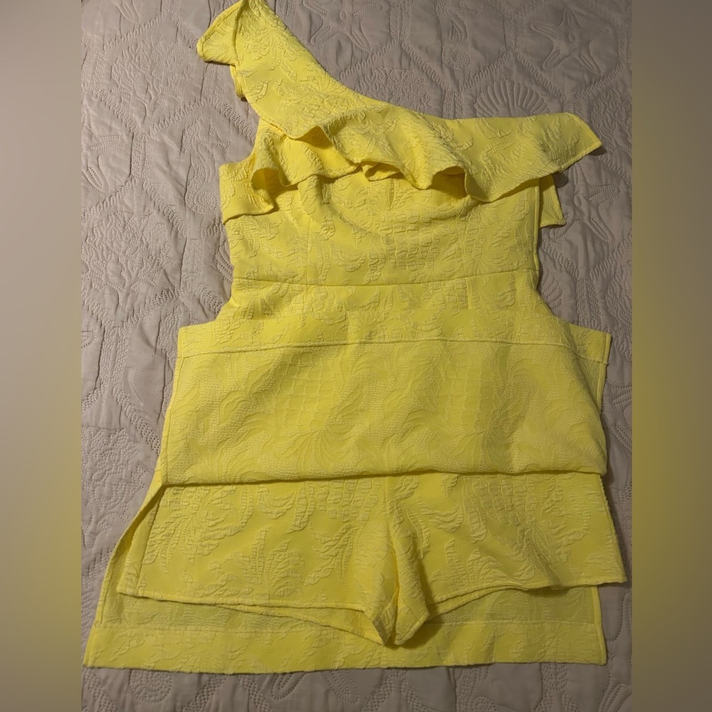 One-Shoulder Yellow Ruffle Romper - Picture 11 of 15